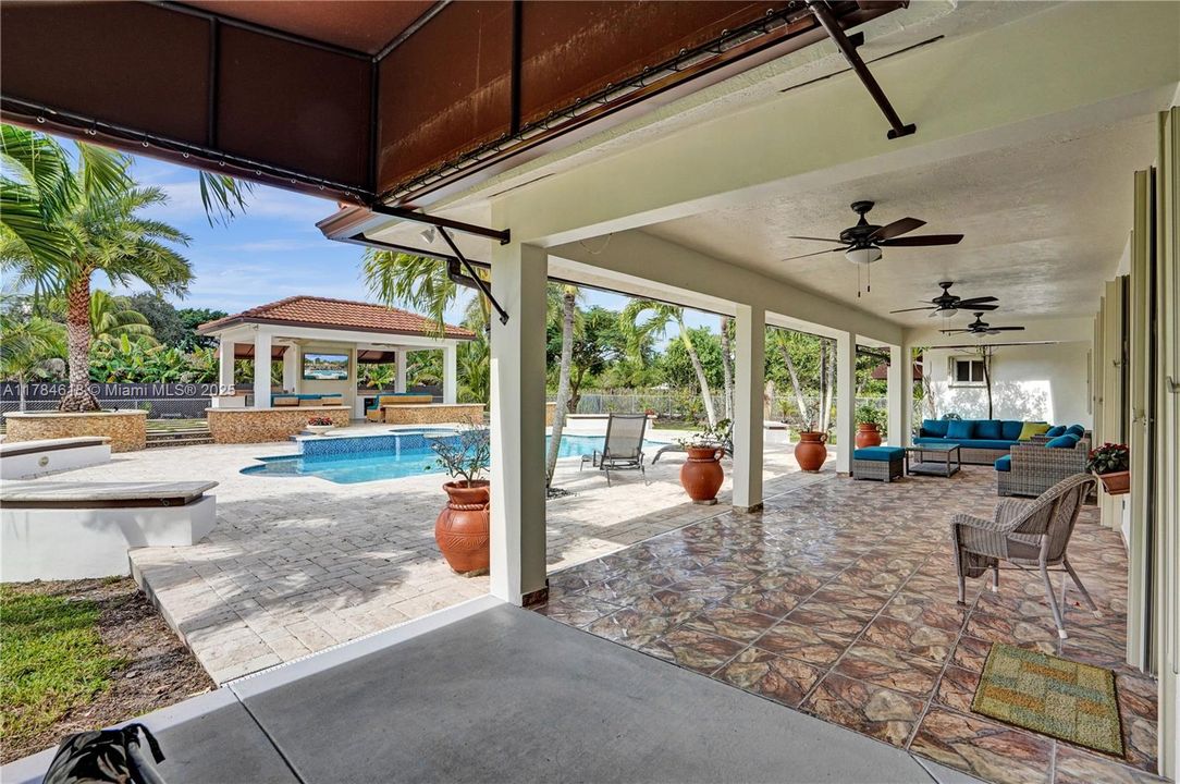 Recently Sold: $1,280,000 (4 beds, 3 baths, 2434 Square Feet)