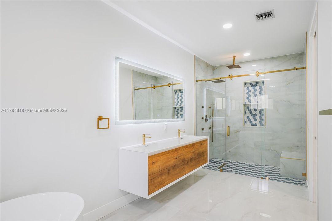 Recently Sold: $1,280,000 (4 beds, 3 baths, 2434 Square Feet)