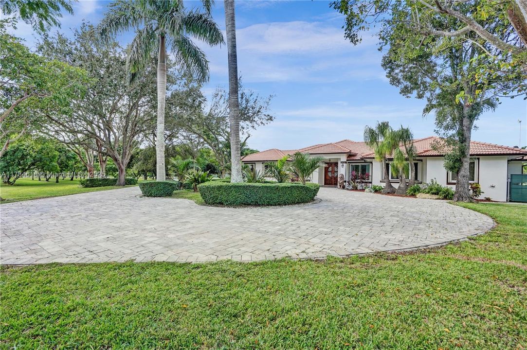 Recently Sold: $1,280,000 (4 beds, 3 baths, 2434 Square Feet)