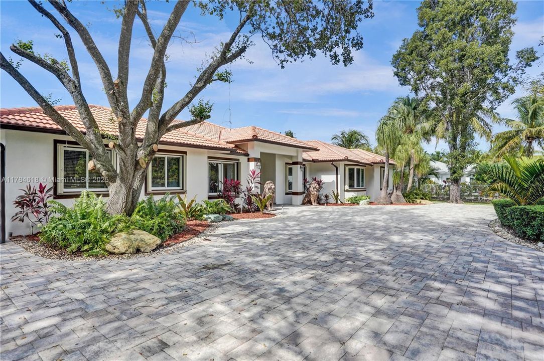Recently Sold: $1,280,000 (4 beds, 3 baths, 2434 Square Feet)