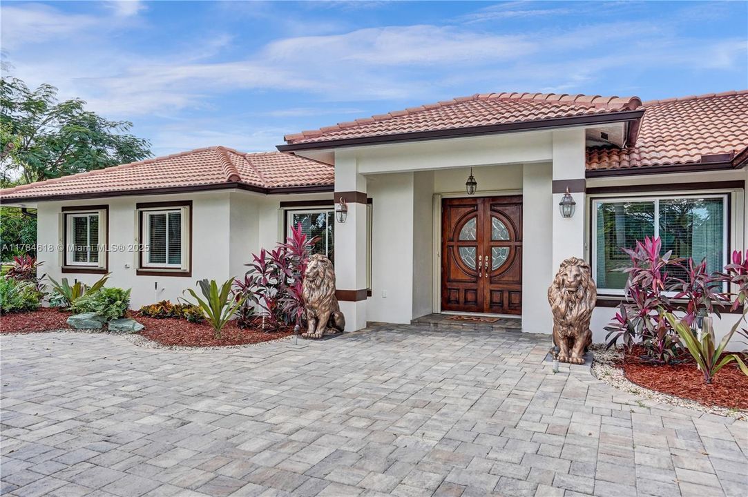 Recently Sold: $1,280,000 (4 beds, 3 baths, 2434 Square Feet)