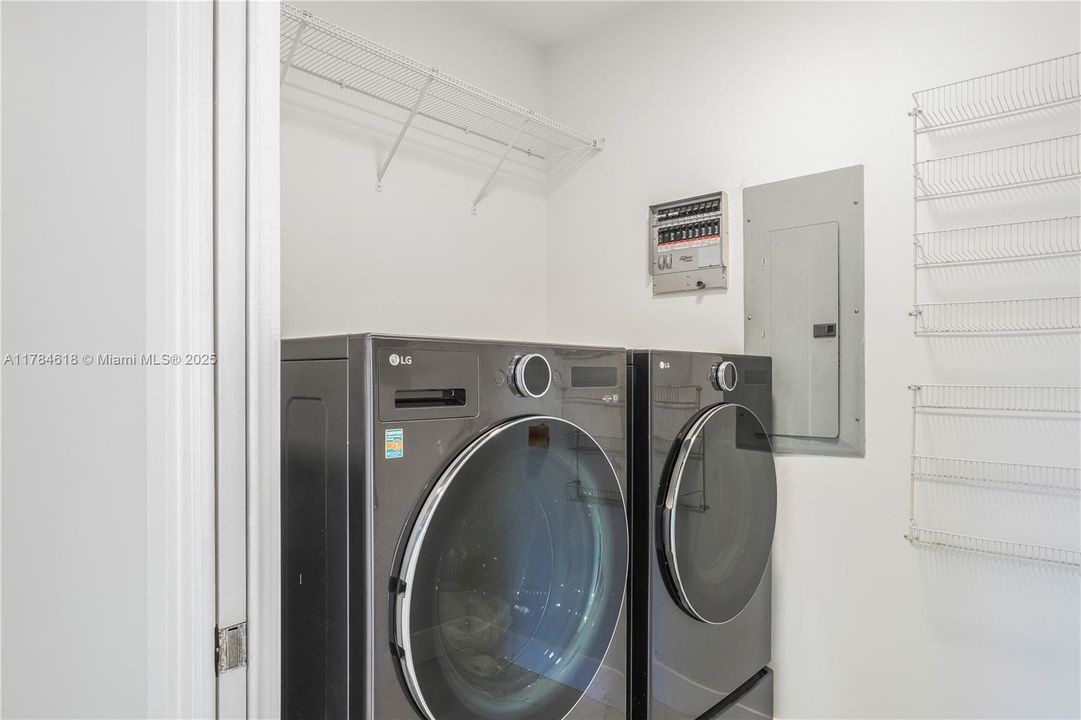 Recently Sold: $1,280,000 (4 beds, 3 baths, 2434 Square Feet)