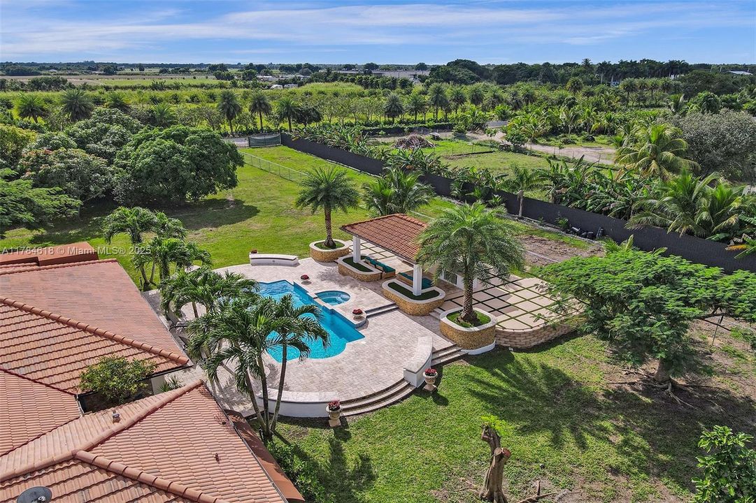 Recently Sold: $1,280,000 (4 beds, 3 baths, 2434 Square Feet)