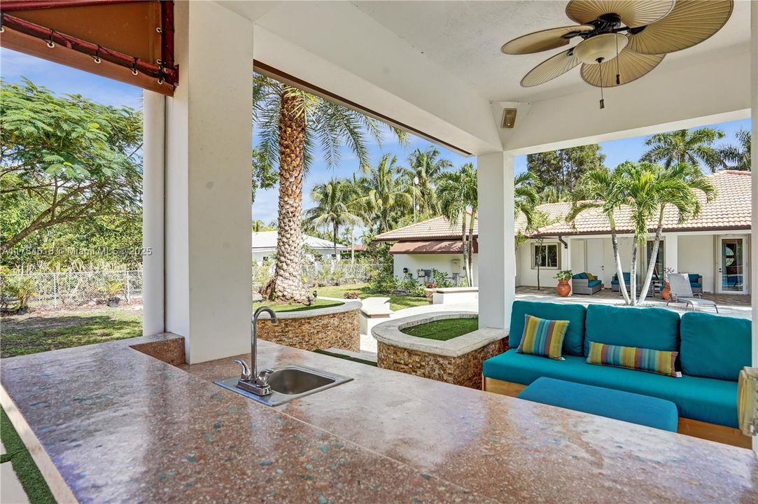 Recently Sold: $1,280,000 (4 beds, 3 baths, 2434 Square Feet)