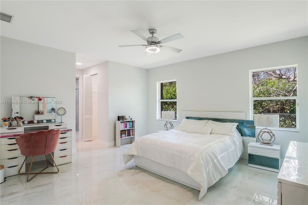 Recently Sold: $1,280,000 (4 beds, 3 baths, 2434 Square Feet)