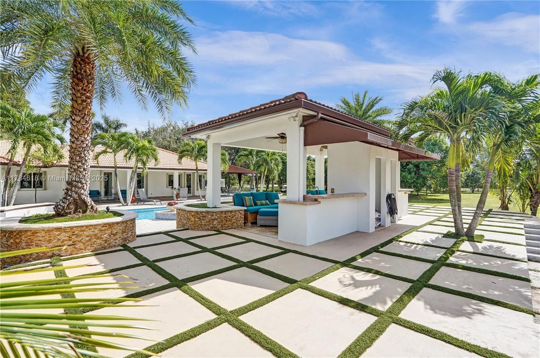 Recently Sold: $1,280,000 (4 beds, 3 baths, 2434 Square Feet)