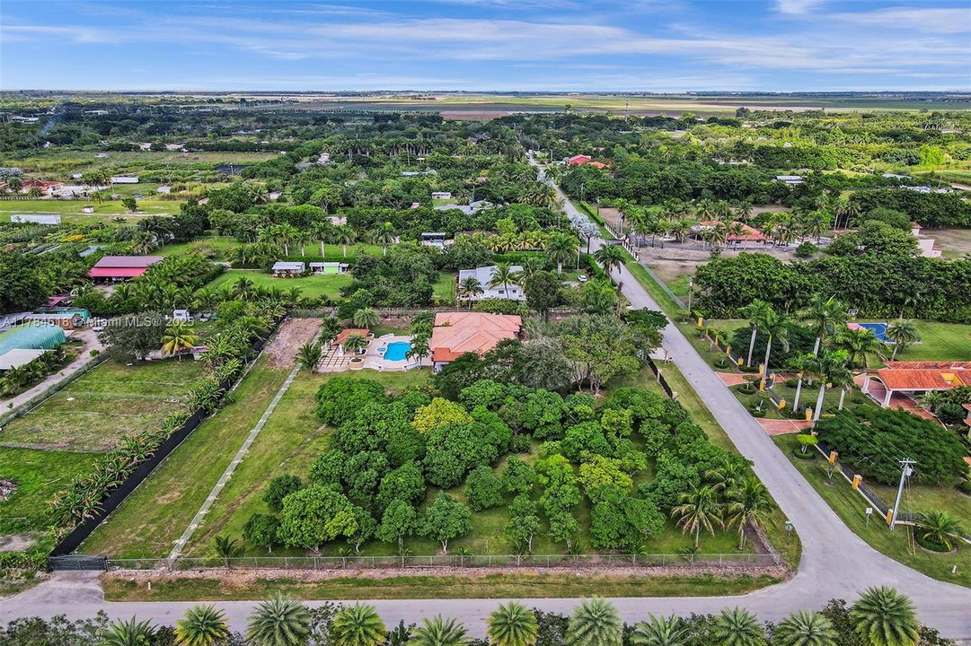 Recently Sold: $1,280,000 (4 beds, 3 baths, 2434 Square Feet)