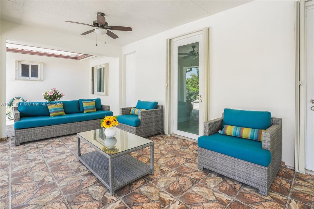 Recently Sold: $1,280,000 (4 beds, 3 baths, 2434 Square Feet)