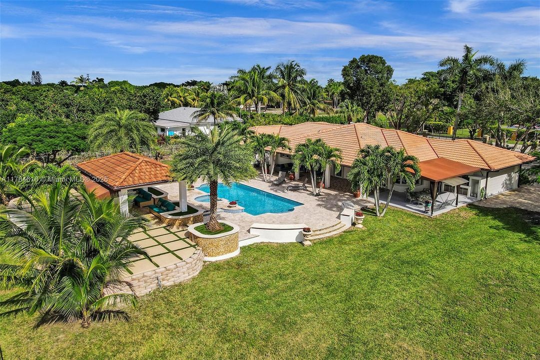 Recently Sold: $1,280,000 (4 beds, 3 baths, 2434 Square Feet)