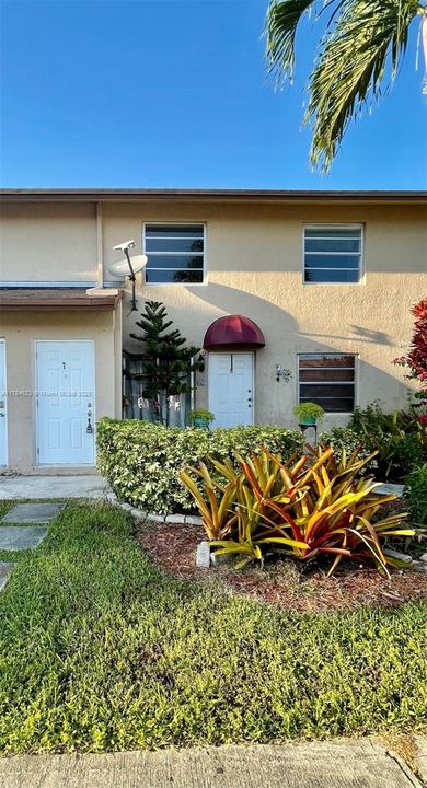 Recently Rented: $2,450 (3 beds, 2 baths, 880 Square Feet)