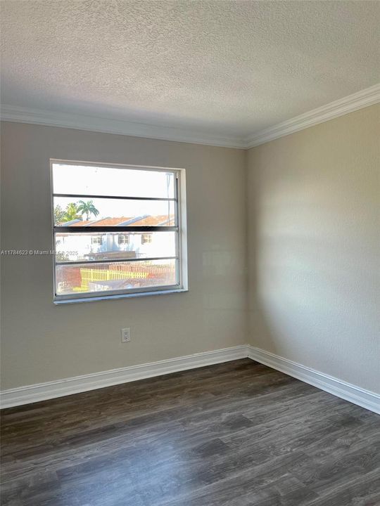 Recently Rented: $2,450 (3 beds, 2 baths, 880 Square Feet)