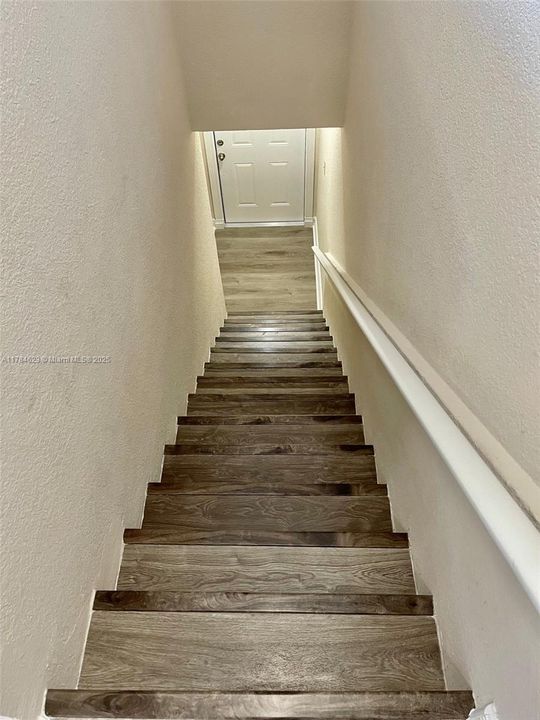 Recently Rented: $2,450 (3 beds, 2 baths, 880 Square Feet)