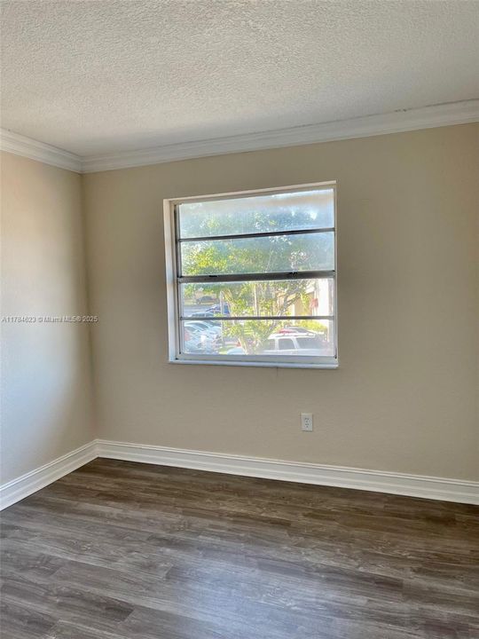 Recently Rented: $2,450 (3 beds, 2 baths, 880 Square Feet)