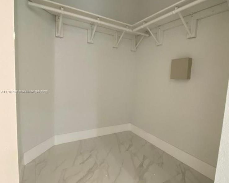 Vendido Recientemente: $609,900 (3 camas, 2 baños, 1718 Pies cuadrados)