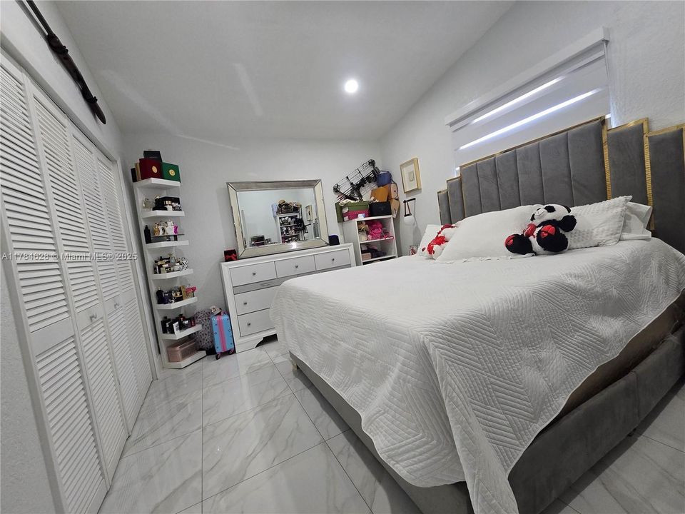 Vendido Recientemente: $609,900 (3 camas, 2 baños, 1718 Pies cuadrados)