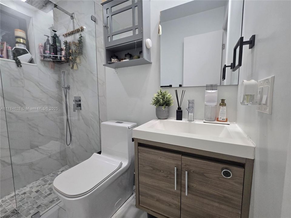 Vendido Recientemente: $609,900 (3 camas, 2 baños, 1718 Pies cuadrados)