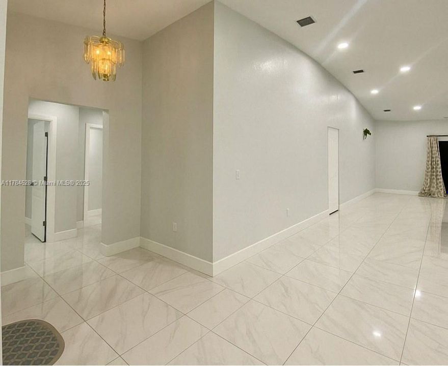 Vendido Recientemente: $609,900 (3 camas, 2 baños, 1718 Pies cuadrados)