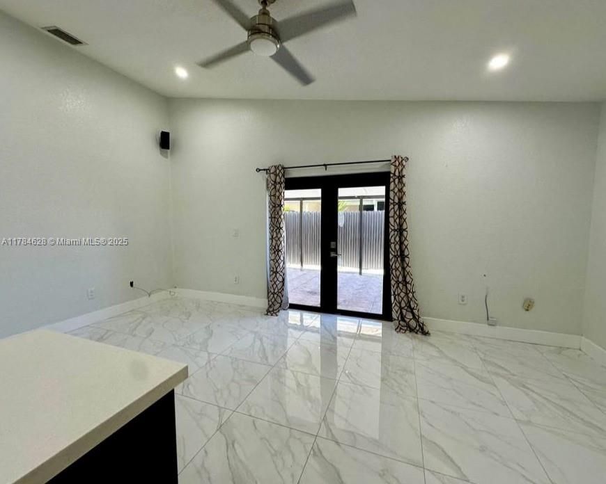 Vendido Recientemente: $609,900 (3 camas, 2 baños, 1718 Pies cuadrados)