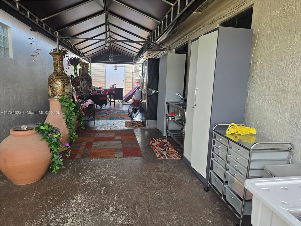 Vendido Recientemente: $609,900 (3 camas, 2 baños, 1718 Pies cuadrados)