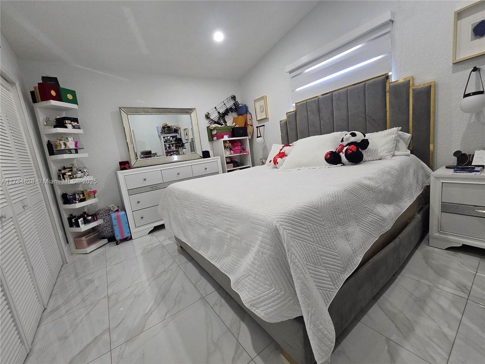 Vendido Recientemente: $609,900 (3 camas, 2 baños, 1718 Pies cuadrados)