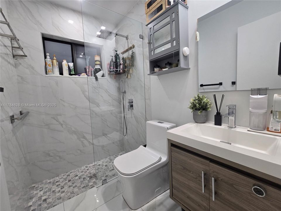 Vendido Recientemente: $609,900 (3 camas, 2 baños, 1718 Pies cuadrados)