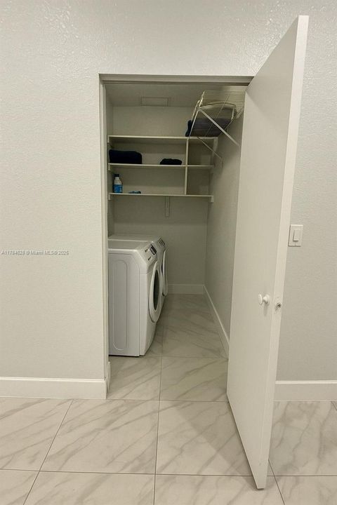 Vendido Recientemente: $609,900 (3 camas, 2 baños, 1718 Pies cuadrados)