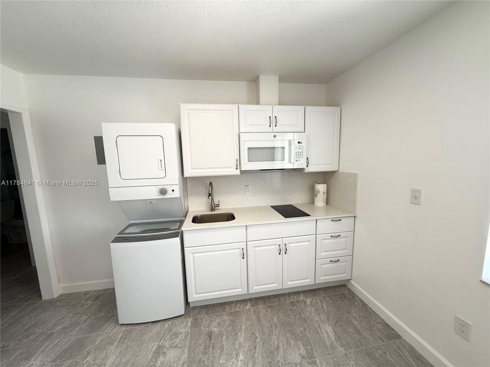 Recently Rented: $1,700 (1 beds, 1 baths, 600 Square Feet)