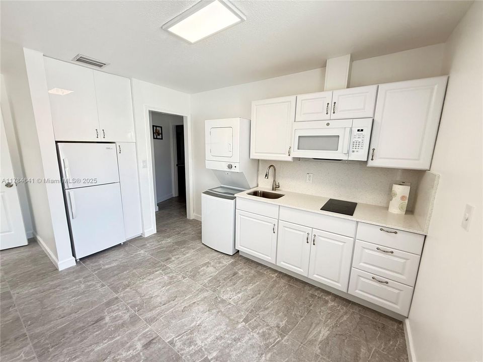 Recently Rented: $1,700 (1 beds, 1 baths, 600 Square Feet)