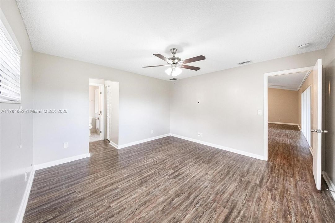 Недавно продано: $560,000 (4 спален, 2 ванн, 1529 Квадратных фут)