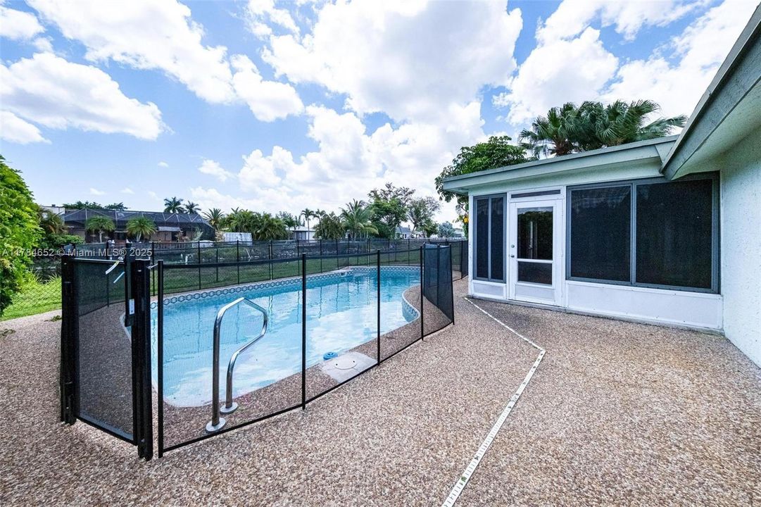 Недавно продано: $560,000 (4 спален, 2 ванн, 1529 Квадратных фут)