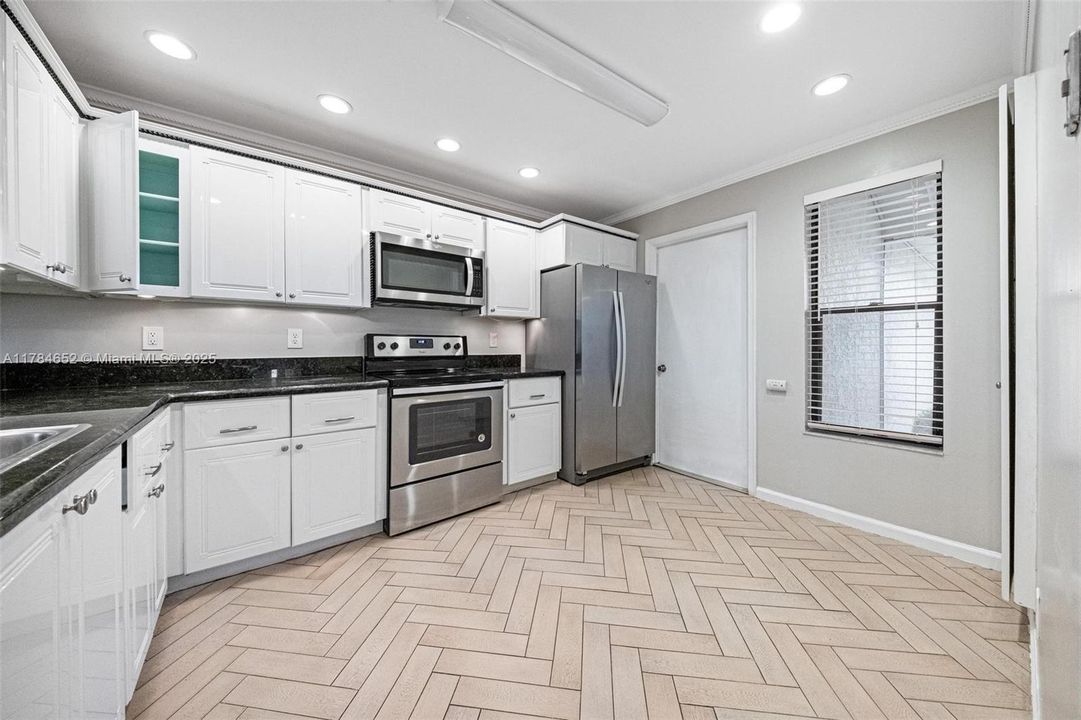 Недавно продано: $560,000 (4 спален, 2 ванн, 1529 Квадратных фут)