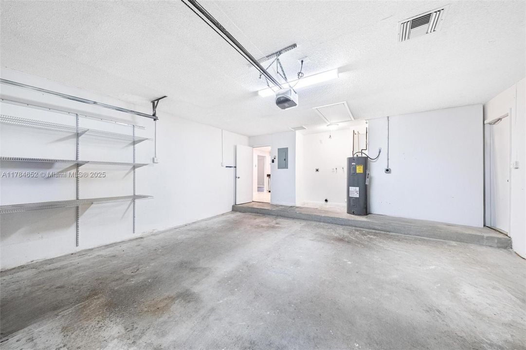 Недавно продано: $560,000 (4 спален, 2 ванн, 1529 Квадратных фут)