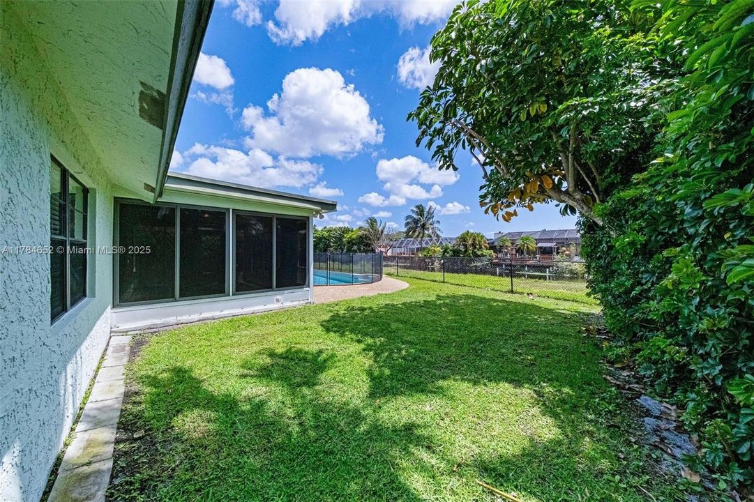 Недавно продано: $560,000 (4 спален, 2 ванн, 1529 Квадратных фут)