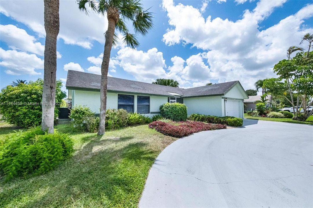 Недавно продано: $560,000 (4 спален, 2 ванн, 1529 Квадратных фут)