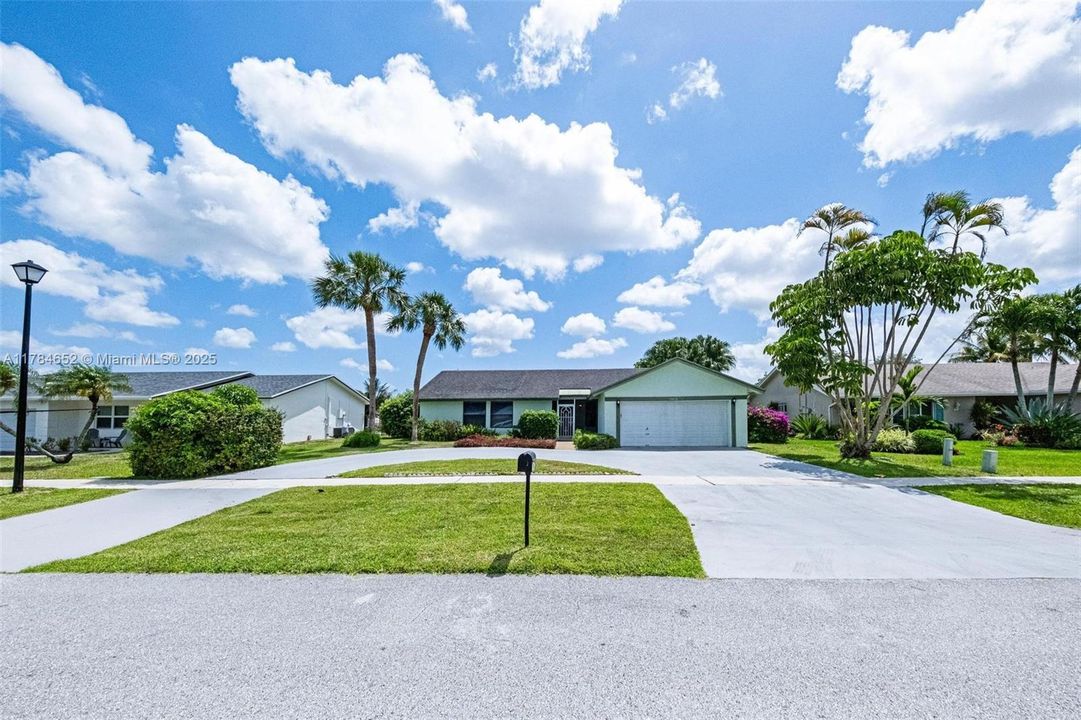 Недавно продано: $560,000 (4 спален, 2 ванн, 1529 Квадратных фут)