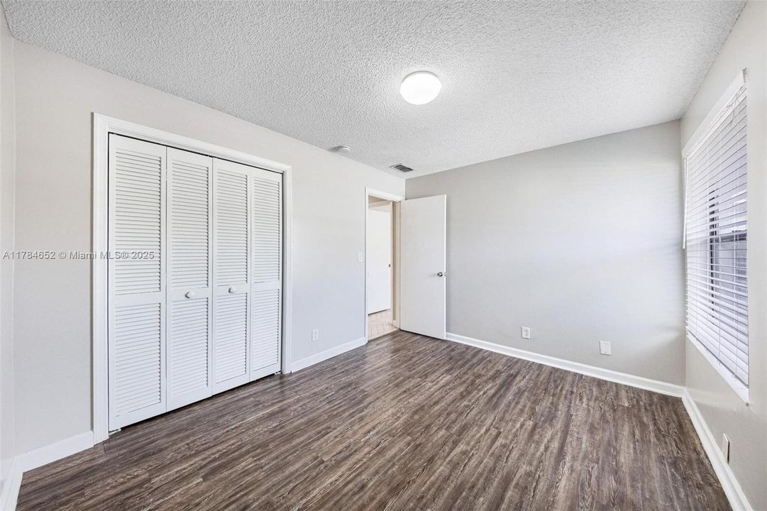 Недавно продано: $560,000 (4 спален, 2 ванн, 1529 Квадратных фут)