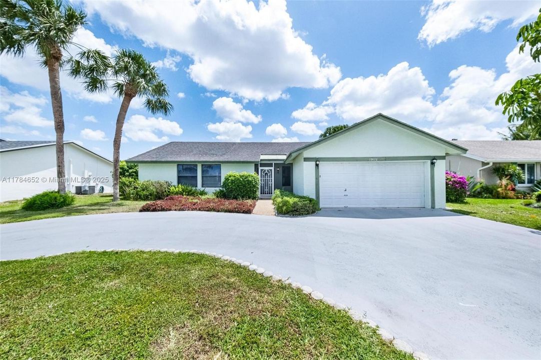 Недавно продано: $560,000 (4 спален, 2 ванн, 1529 Квадратных фут)