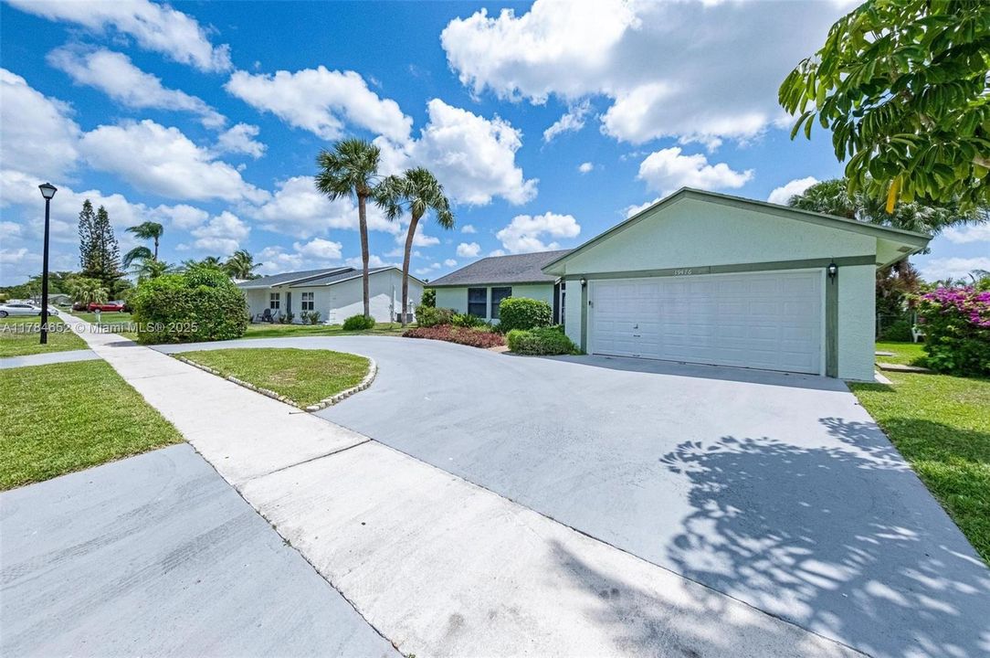 Недавно продано: $560,000 (4 спален, 2 ванн, 1529 Квадратных фут)