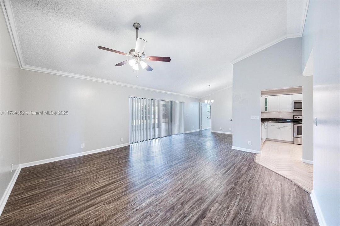 Недавно продано: $560,000 (4 спален, 2 ванн, 1529 Квадратных фут)