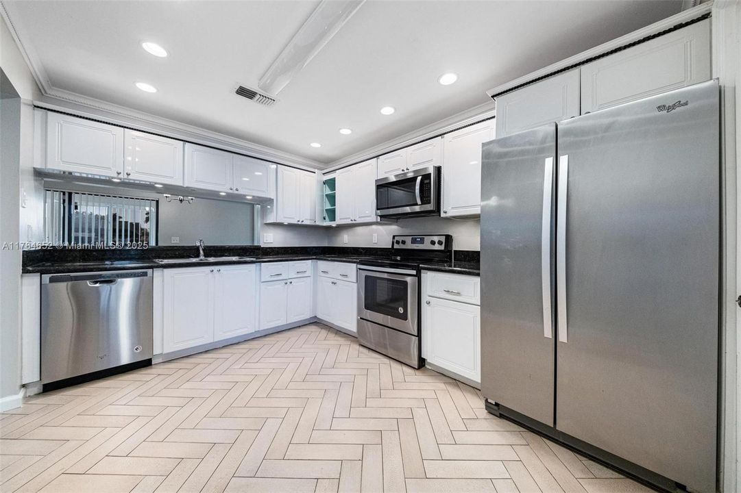 Недавно продано: $560,000 (4 спален, 2 ванн, 1529 Квадратных фут)