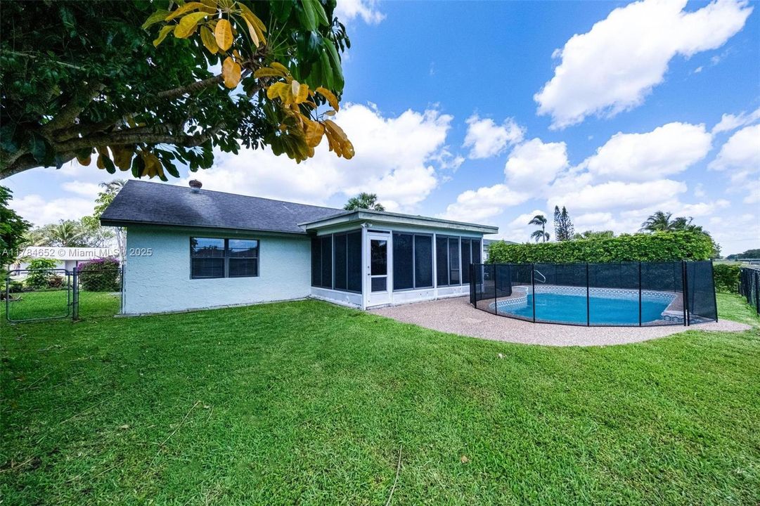 Недавно продано: $560,000 (4 спален, 2 ванн, 1529 Квадратных фут)