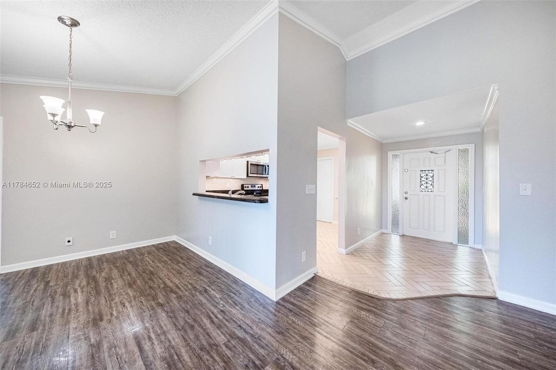 Недавно продано: $560,000 (4 спален, 2 ванн, 1529 Квадратных фут)