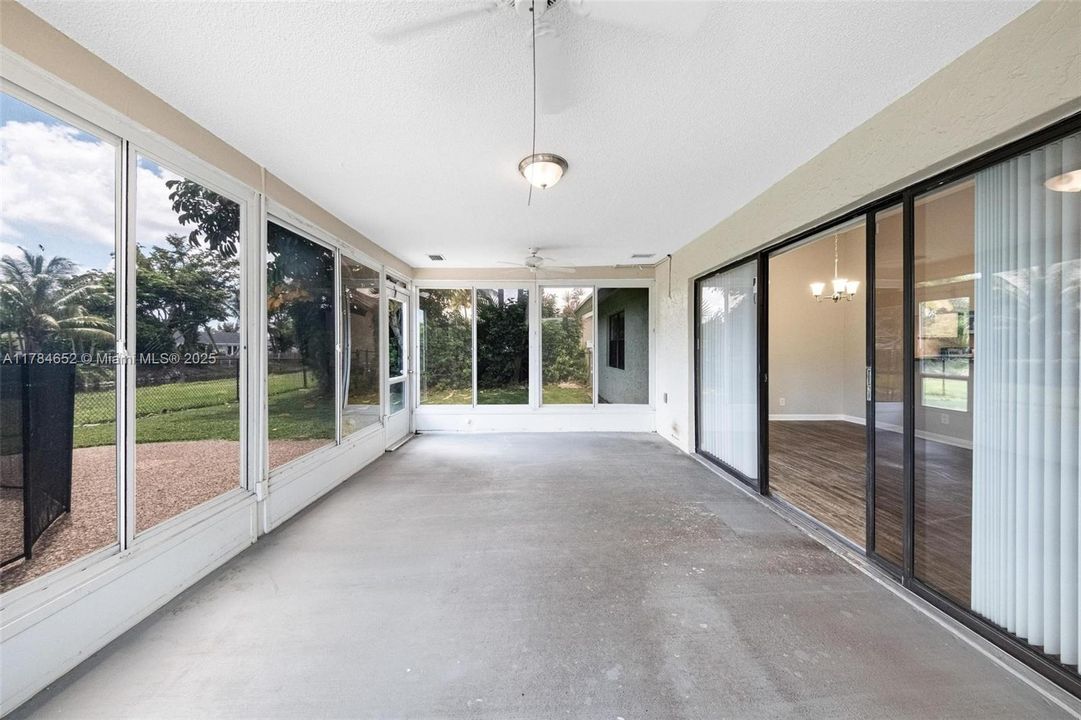 Недавно продано: $560,000 (4 спален, 2 ванн, 1529 Квадратных фут)