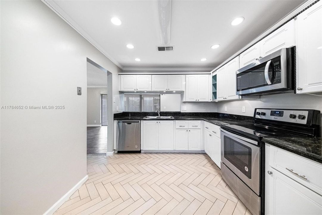 Недавно продано: $560,000 (4 спален, 2 ванн, 1529 Квадратных фут)