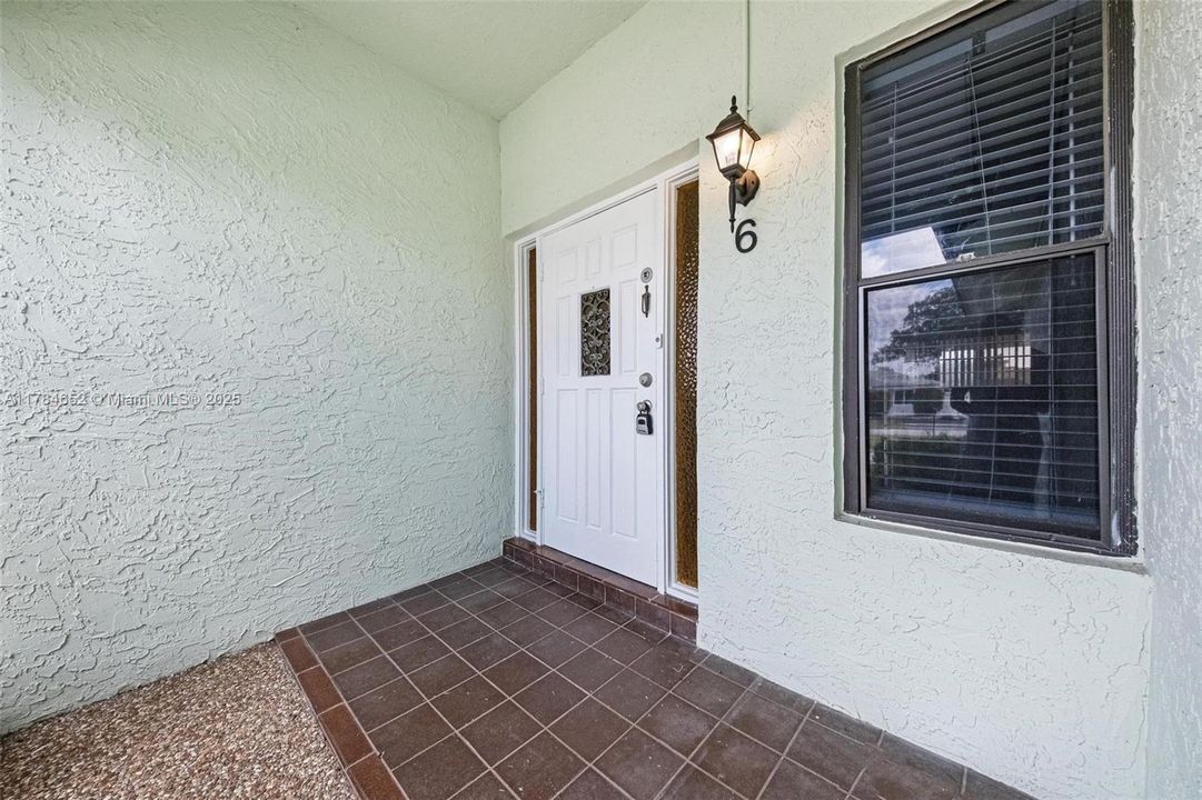 Недавно продано: $560,000 (4 спален, 2 ванн, 1529 Квадратных фут)