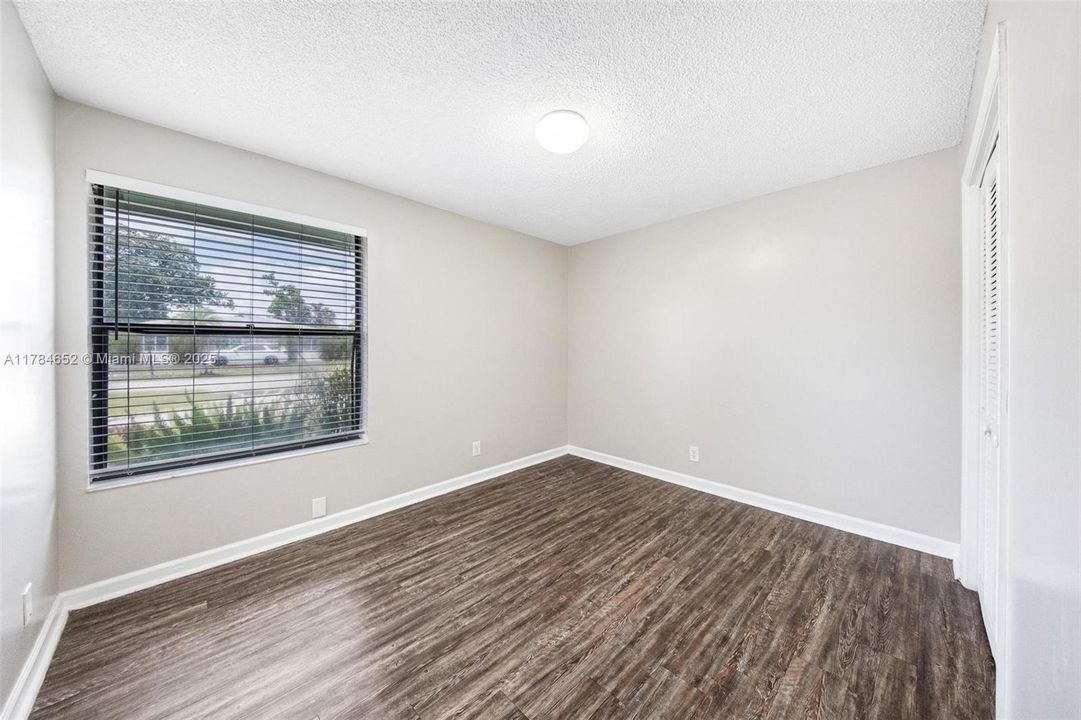 Недавно продано: $560,000 (4 спален, 2 ванн, 1529 Квадратных фут)