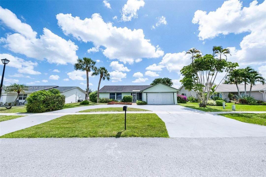 Недавно продано: $560,000 (4 спален, 2 ванн, 1529 Квадратных фут)