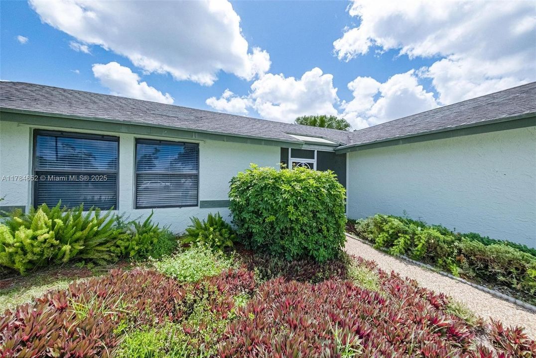 Недавно продано: $560,000 (4 спален, 2 ванн, 1529 Квадратных фут)