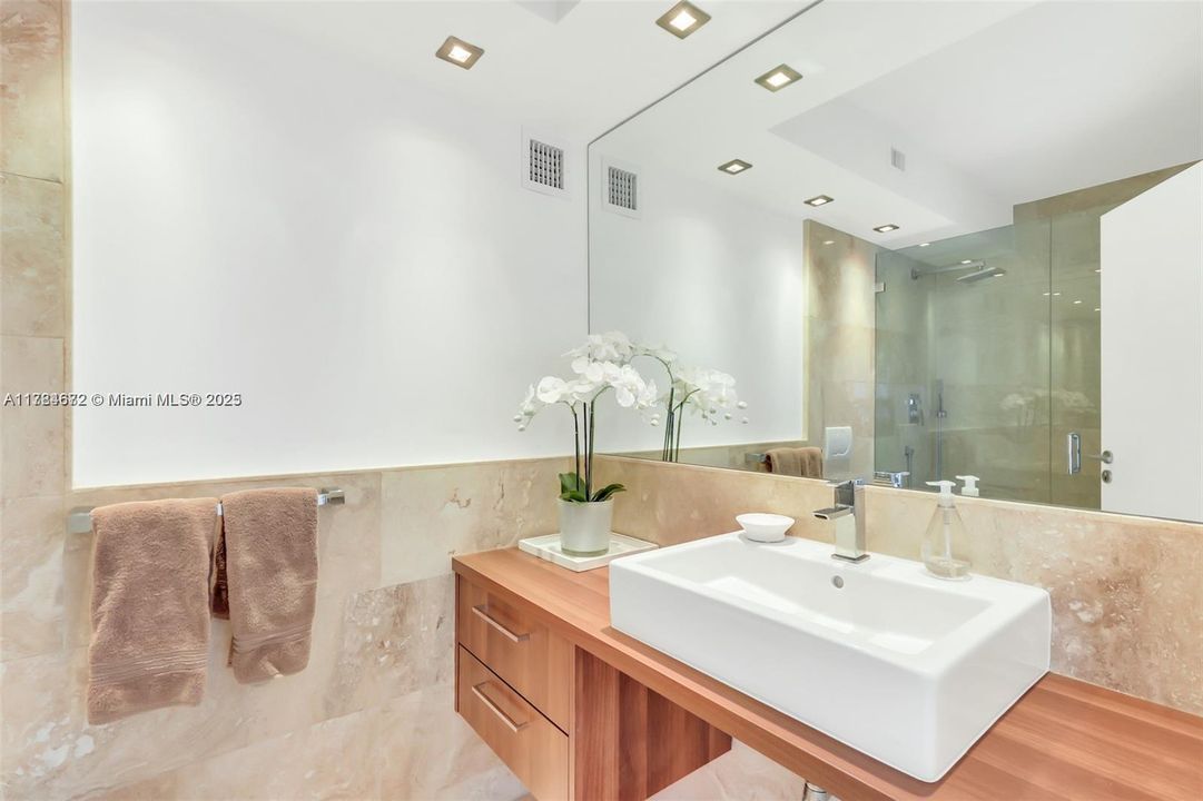 Vendido Recientemente: $1,150,000 (2 camas, 2 baños, 1675 Pies cuadrados)