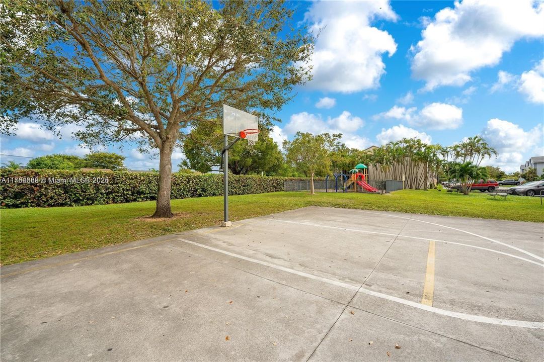 Recently Sold: $186,000 (2 beds, 2 baths, 970 Square Feet)